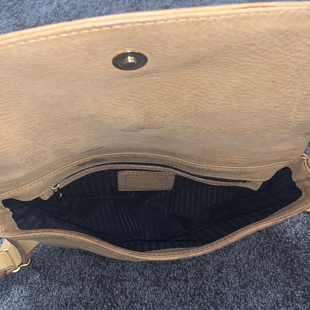 Vintage Coach tan suede crossbody bag - Picture 5 of 5